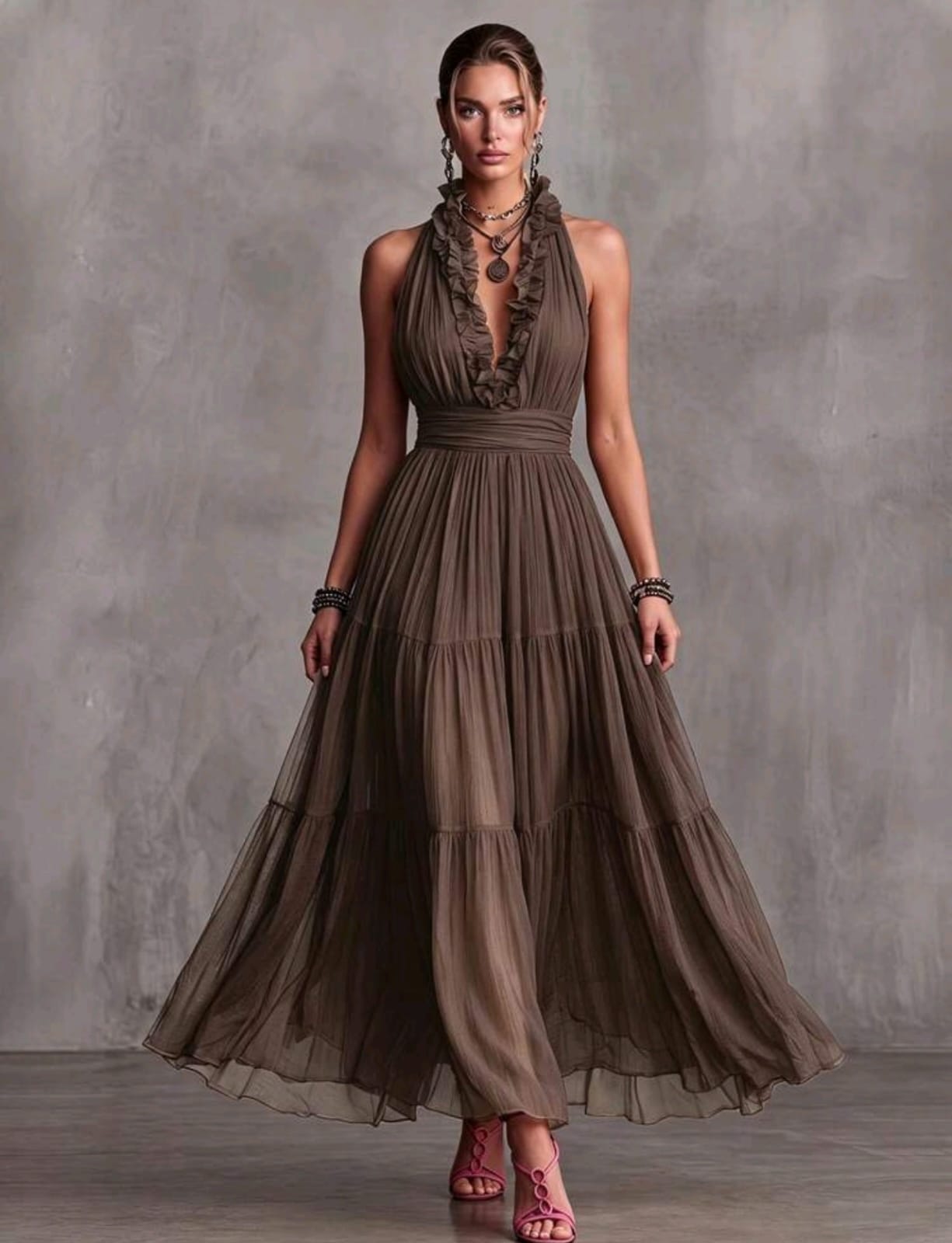 Vestido Longo Marrom com Babados e Decote Halter