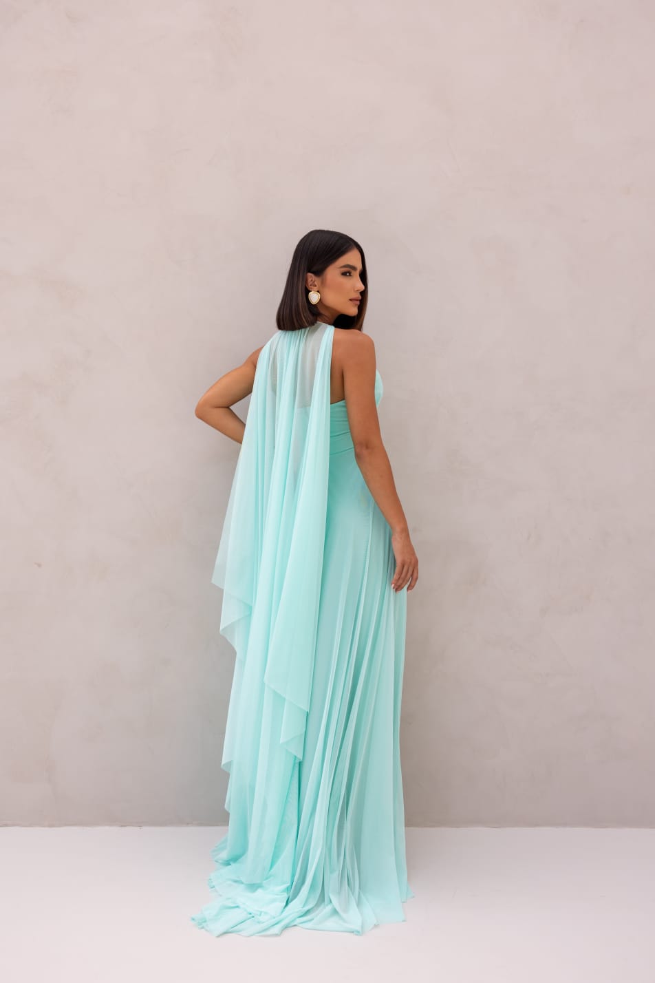 Vestido Longo Tiffany com Capa – Elegância e Sofisticação