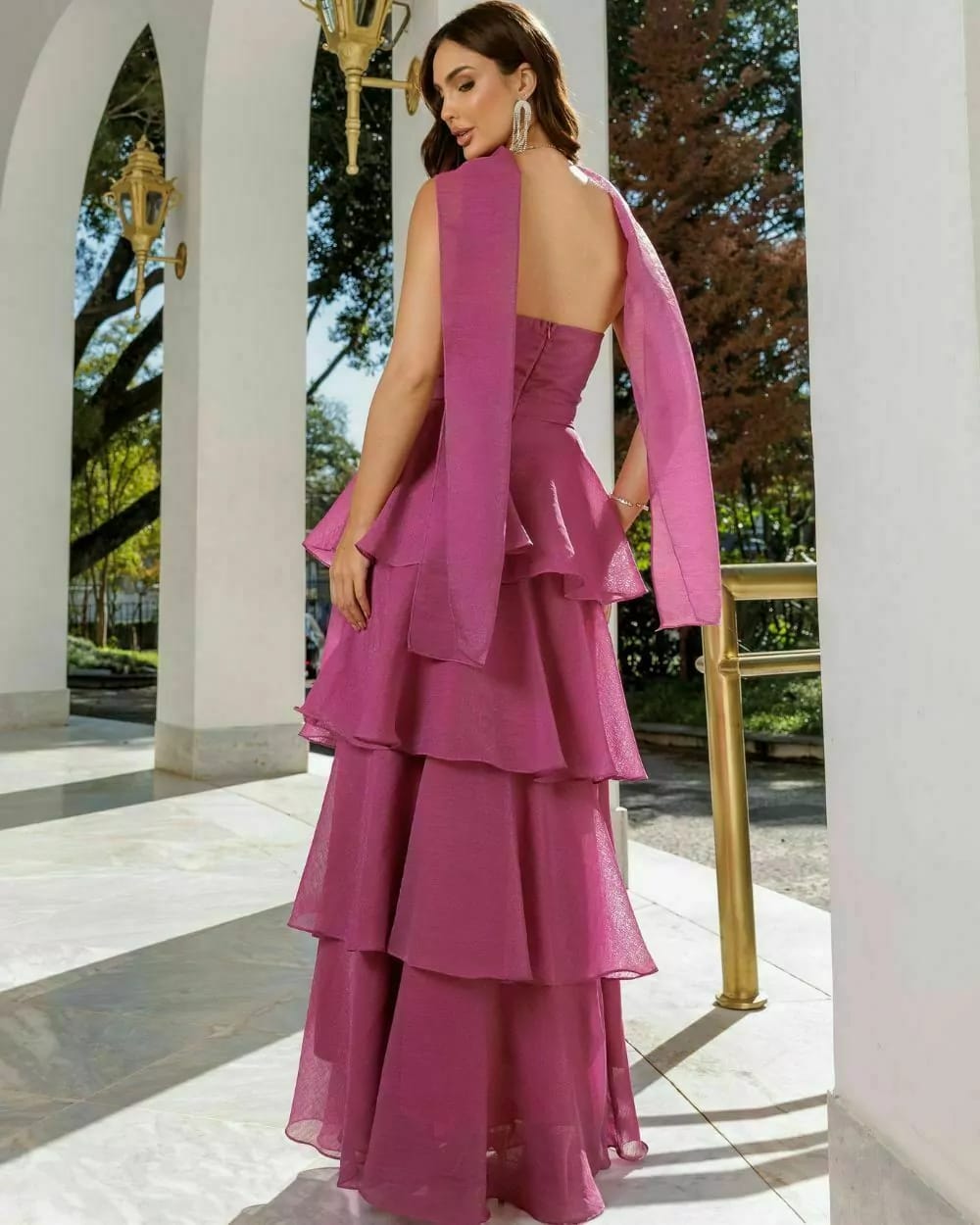Vestido Longo Fúcsia em Chiffon Tomara que Caia e Saia em Camadas