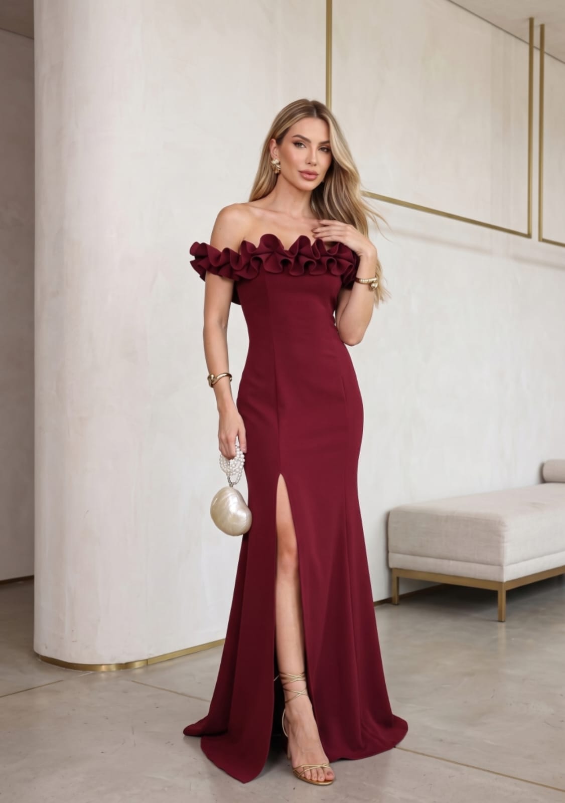 Vestido Longo Alfaiataria 10% Elastano Marsala Ombro a Ombro com Babados
